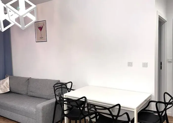 Comfort & Style 2-Room Apartment And Free Parking