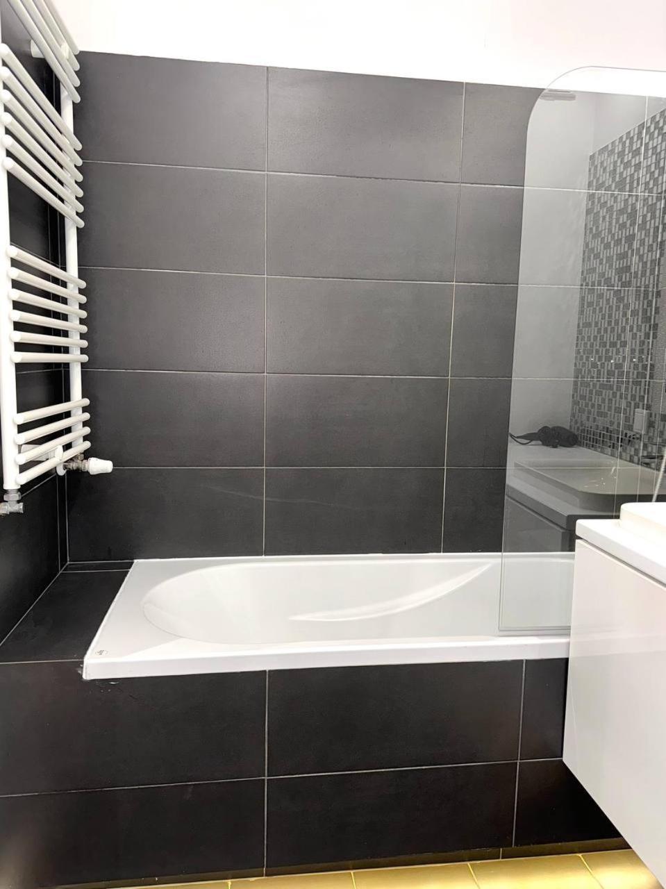 Comfort & Style 2-room And Free Parking