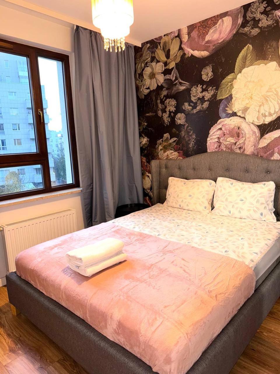 Comfort & Style 2-room And Free Parking Apartment Warsaw